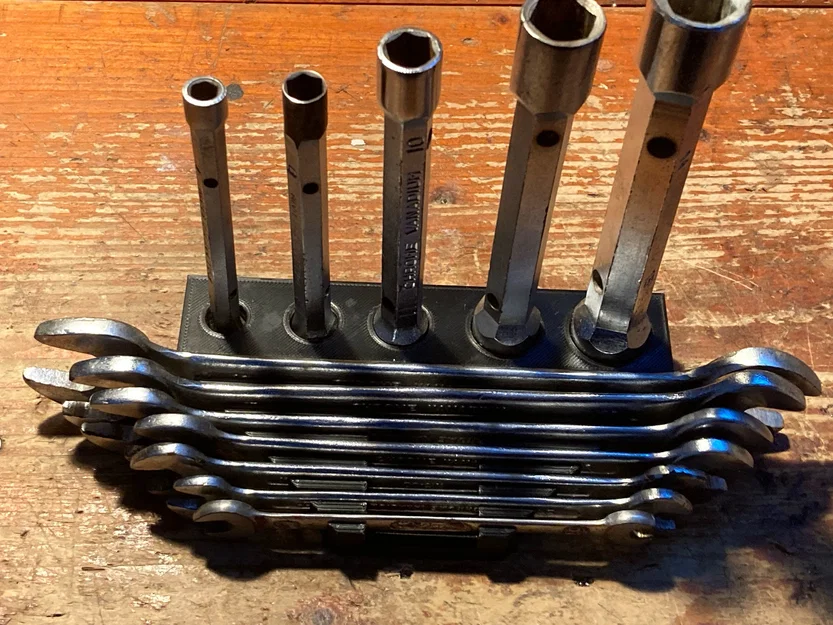 Đế Cắm Bàn Giữ Cờ Lê Đa Năng - Image 1