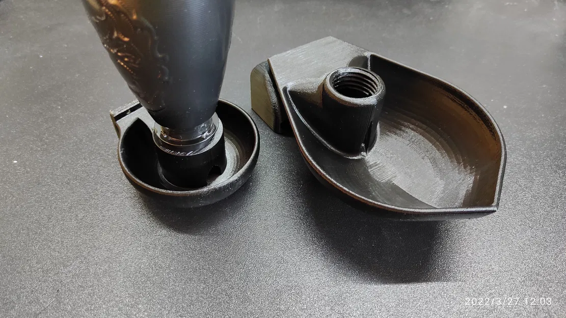 Máng uống nước cho gà và gà con gắn tường bằng chai PET - Image 1