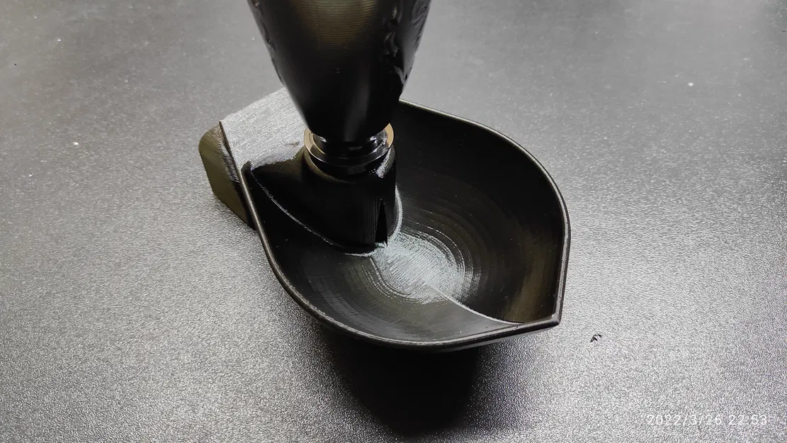 Máng uống nước cho gà và gà con gắn tường bằng chai PET - Image 2