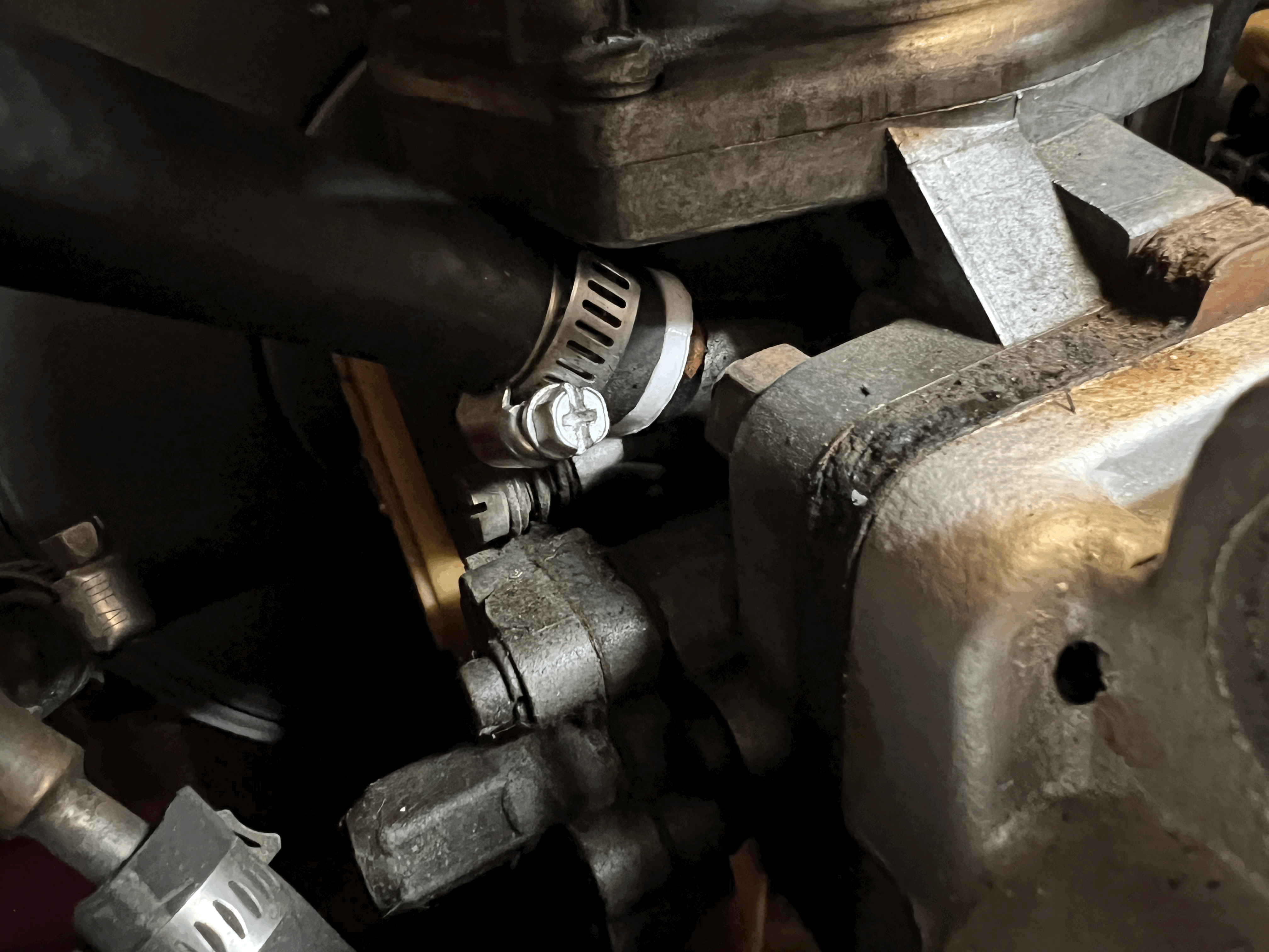 Bộ chuyển đổi ống xăng Triumph TR6 - Thumbnail 1