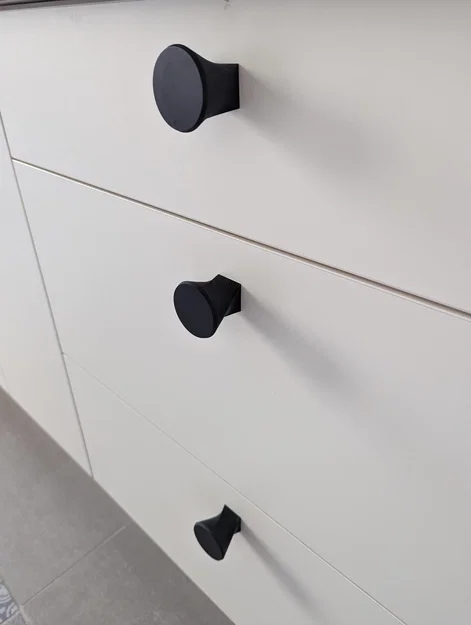 Nút Vặn Tủ Xoắn - M4 Có Lỗ Chờ Cho Ê-cu - Image 1