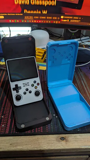 Hộp Cứng Máy Chơi Game Retro R36S - Image 1