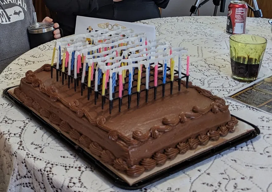 Đế Cắm 100 Nến Sinh Nhật (2 X 50) - Image 2