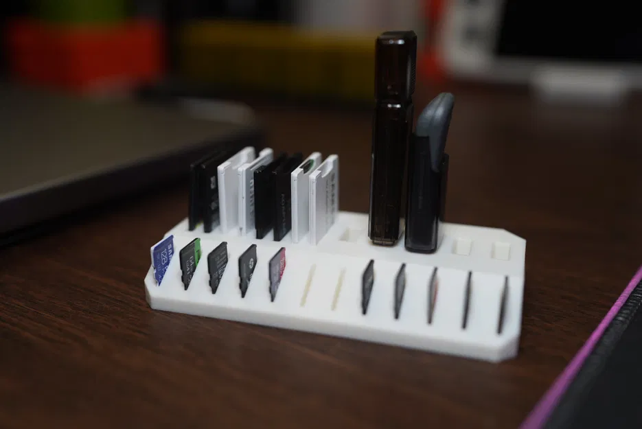 Chỗ Cất Thẻ Nhớ SD/Micro SD/USB - Image 1