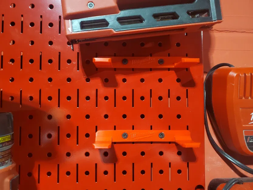 Kệ Gắn Hộp Milwaukee Shockwave Lên Pegboard Wall Control - Image 2