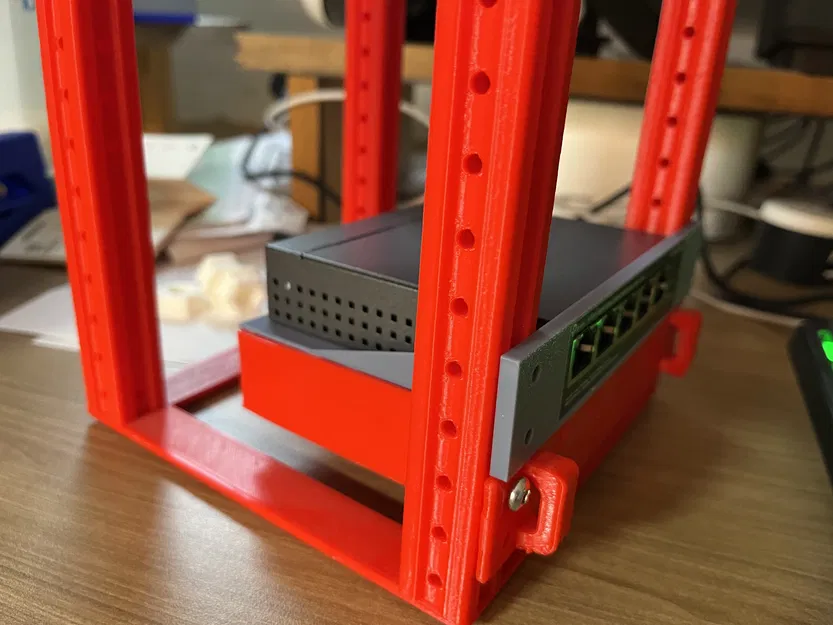 Vỏ tủ Rack 6 inch - Gắn Bộ chuyển mạch Netgear TLSG105 PE - Image 2