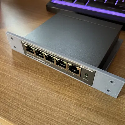 Vỏ tủ Rack 6 inch - Gắn Bộ chuyển mạch Netgear TLSG105 PE