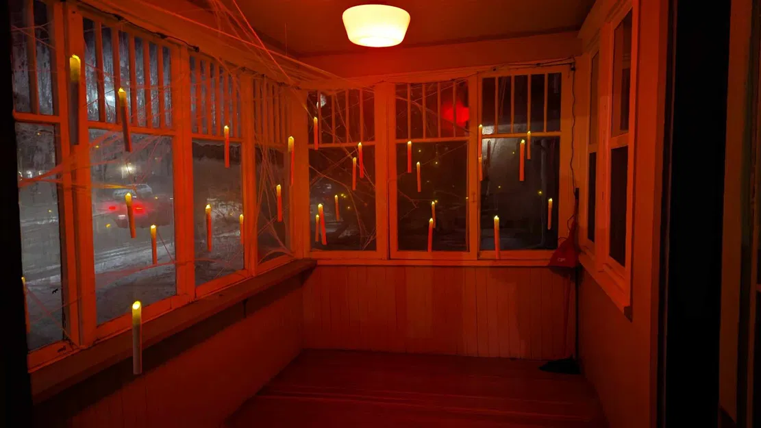 Nến Lơ Lửng - Sử Dụng Đèn LED Nhấp Nháy và Ống PVC - Image 1