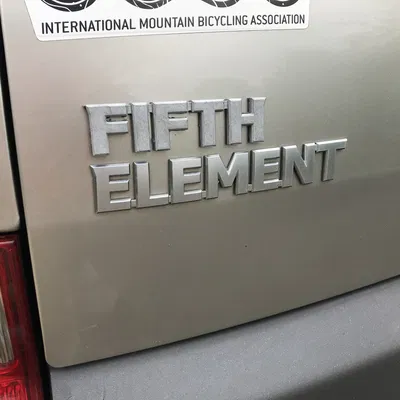 Huy hiệu "The Fifth Element" cho xe H0ÑD4 Element