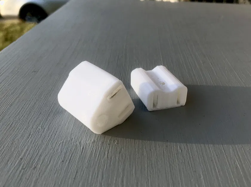 Nắp Chụp Chống Cong Chấu Cắm Điện - Image 1