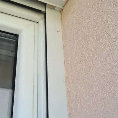 Nút bịt lỗ lắp cửa cuốn (Záslepka na montážny otvor rolety)