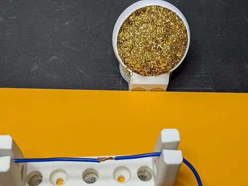 Giá Đỡ Vệ Sinh Đầu Mỏ Hàn Bằng Đồng Thau Có Nam Châm Bên Hông - Image 1