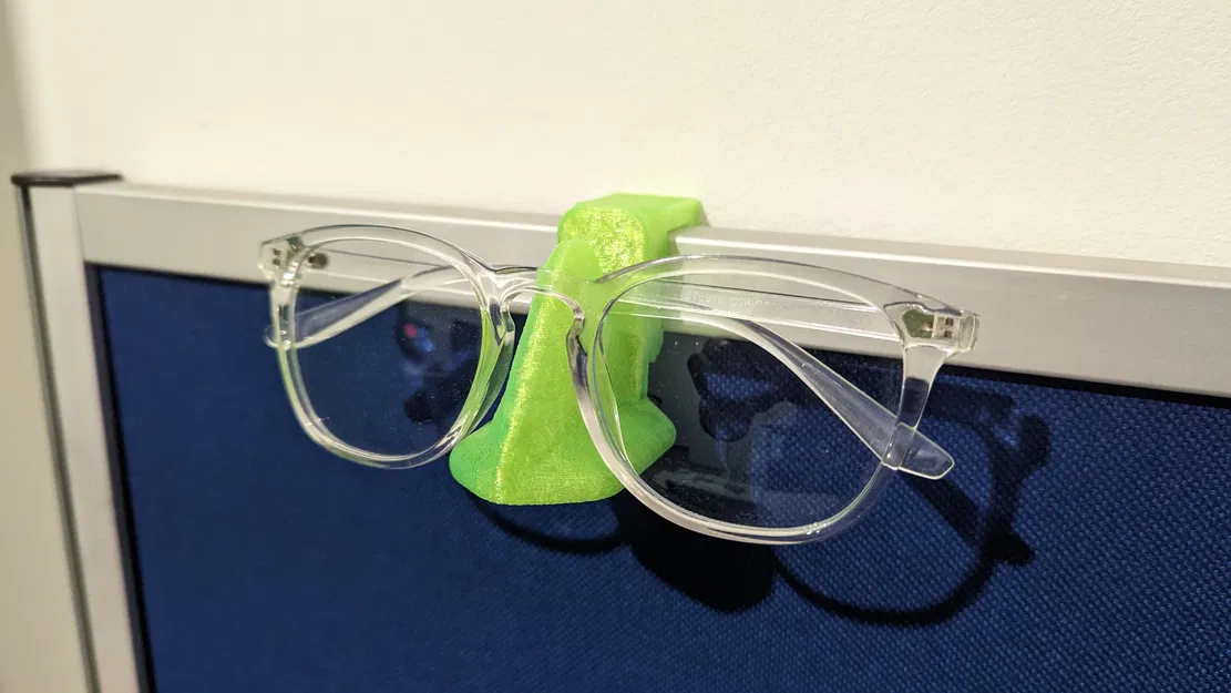 Kệ Kính Hình Mũi Treo Vách Ngăn Bàn - Image 1