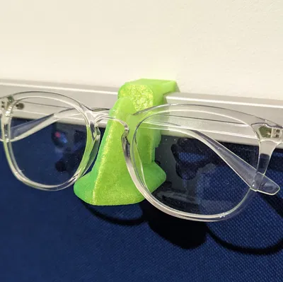 Kệ Kính Hình Mũi Treo Vách Ngăn Bàn