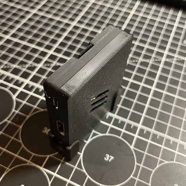 Giá treo tường cho Vỏ Case Raspberry Pi 3 A+ - Image 1