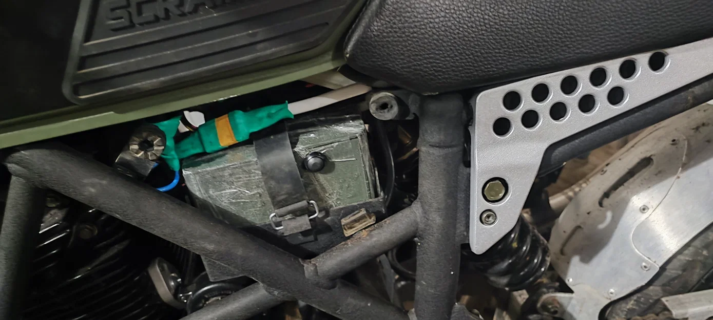 Vỏ ắc quy xe máy Geon Scrambler - Image 5