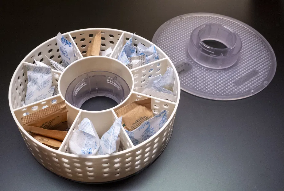 Rổ Đựng Gói Hút Ẩm Cho Cuộn Dây Nhựa - Image 1