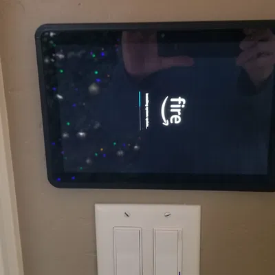 Giá Đỡ Tường Nạp Từ Trên Cho Máy Tính Bảng Fire HD 10 (Gen 11, 2021)