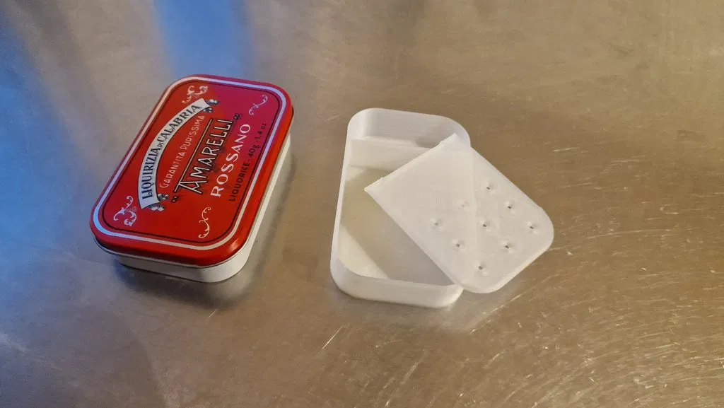 Hộp đựng mồi câu và mồi sống siêu gọn từ hộp thiếc Altoids - Image 1