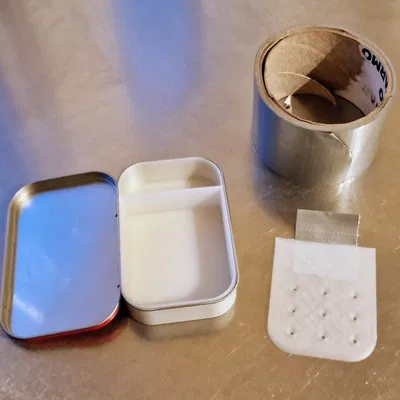 Hộp đựng mồi câu và mồi sống siêu gọn từ hộp thiếc Altoids