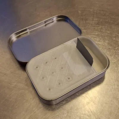 Hộp đựng mồi câu và mồi sống siêu gọn từ hộp thiếc Altoids