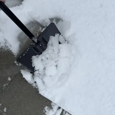 Xẻng cho người lười ngày tuyết rơi