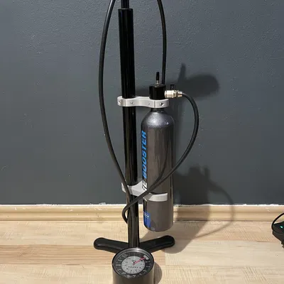 Khớp nối bơm xe đạp và bộ tăng áp tích hợp