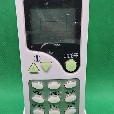 Chân đế / Móc treo Remote Máy lạnh Chigo