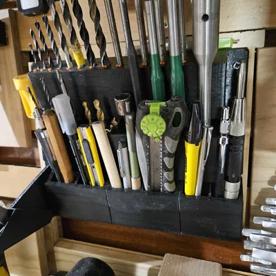 Chân Cắm Bút Treo Tường Không Hề Đơn Giản