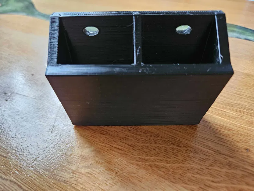 Chân Cắm Bút Treo Tường Không Hề Đơn Giản - Image 2