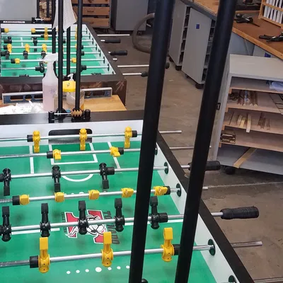 Chân Đỡ Đèn Cho Bàn Foosball Của Tiệm