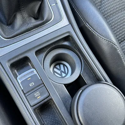 Giá đỡ cốc VW Golf 7 có logo xe