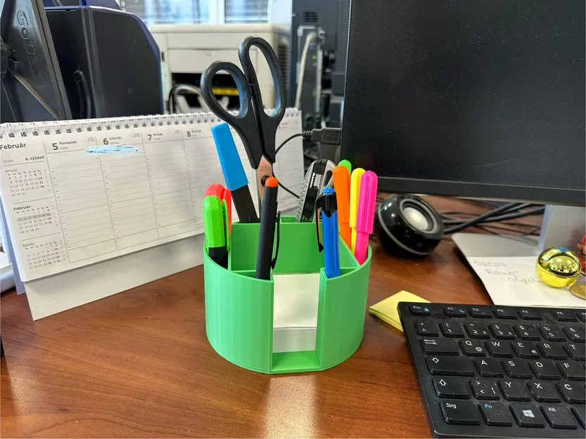 Hộp đựng giấy ghi chú kèm chỗ cắm bút - Image 1