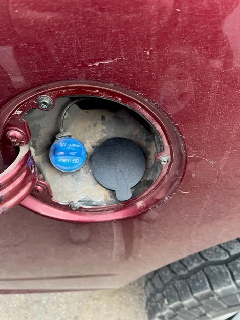 Nắp Chống Bụi Bình Dầu Diesel Dodge/RAM Mới (2024) - Image 1