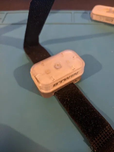 Sửa chữa/Khắc phục giá đỡ đèn xe đạp Btwin - Image 2