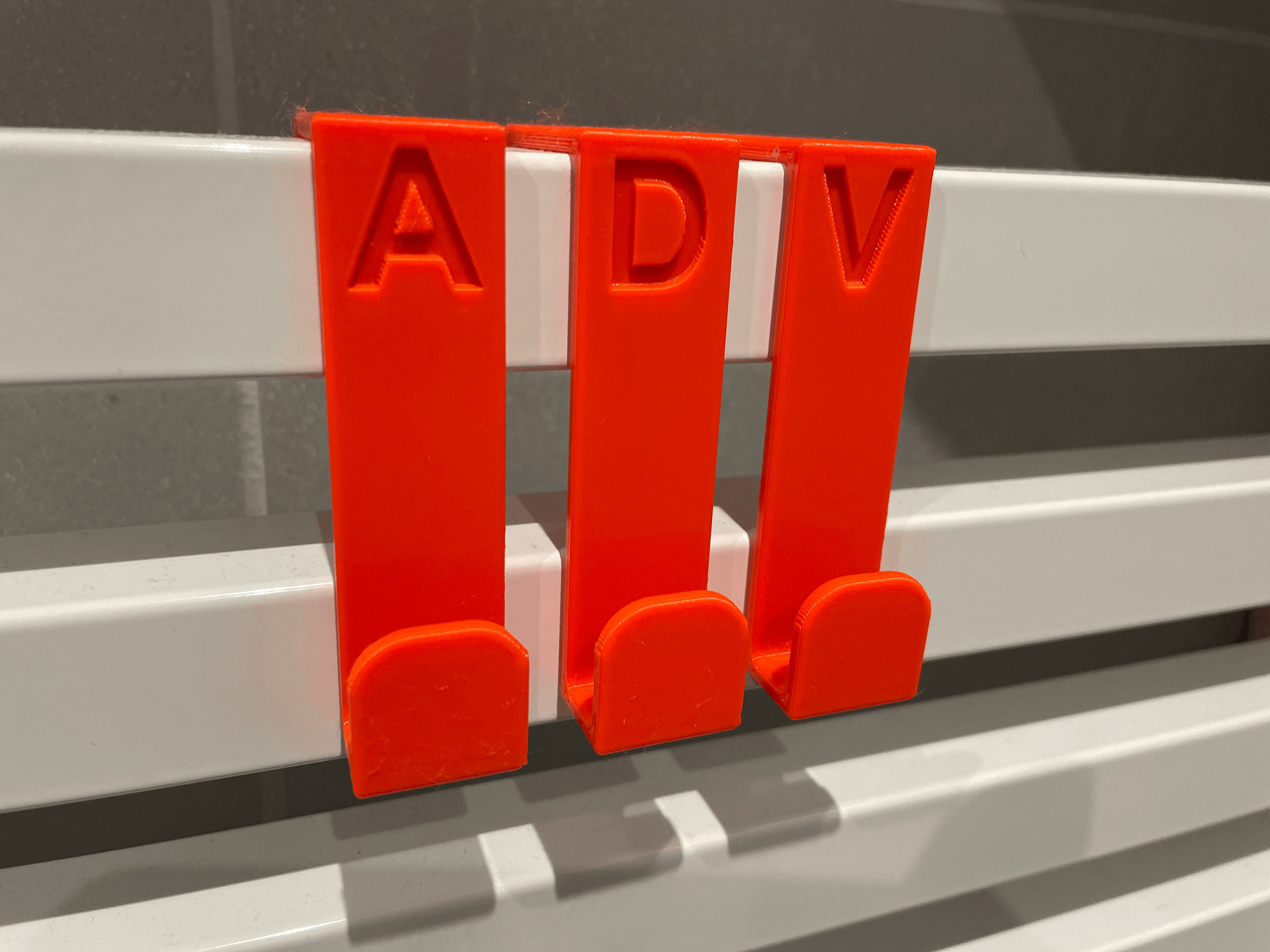 Móc vuông treo đồ cho tản nhiệt 25mm - Thumbnail 2