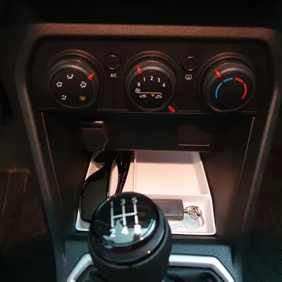 Hộp đựng đồ trung tâm Dacia Sandero III