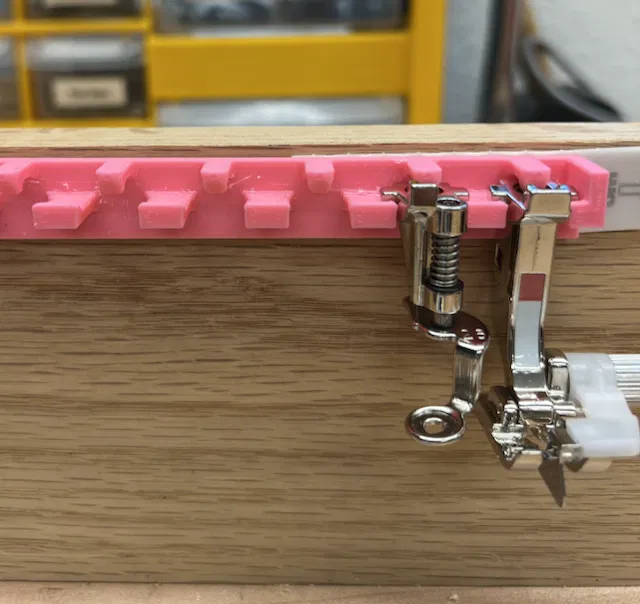 Giá đỡ chân vịt Bernina 5.5mm, nhiều chân vịt - Image 1