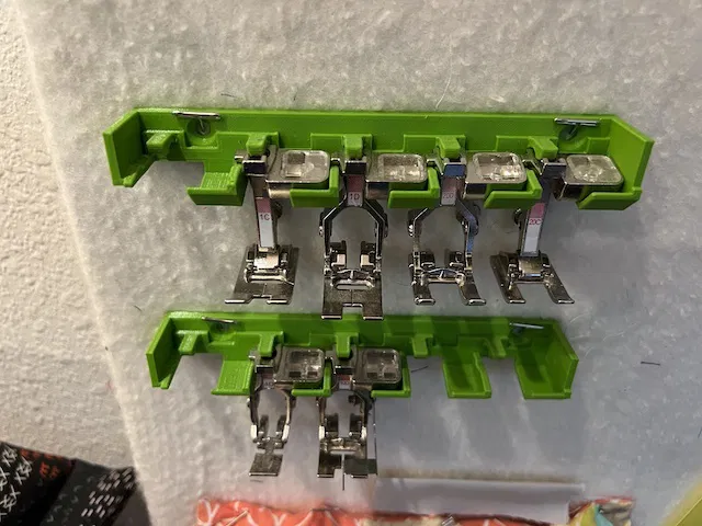 Móc Chân Vịt 9mm Bernina, Nhiều Chân - Image 1