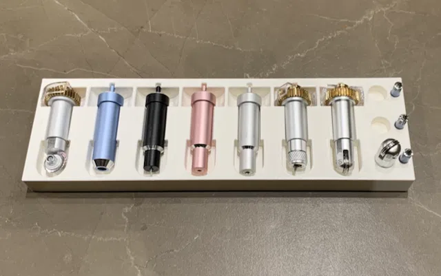 V2 Đế Đựng Phụ Kiện & Bút Scribe Foil Cricut - Image 2