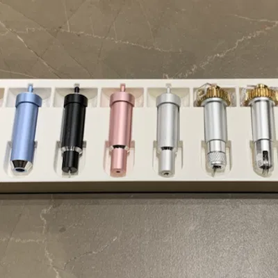 V2 Đế Đựng Phụ Kiện & Bút Scribe Foil Cricut