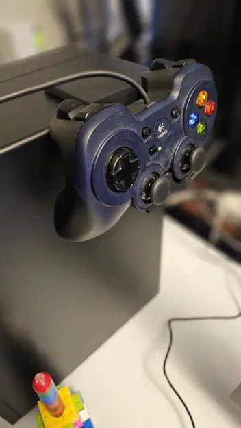 Móc Treo Tay Cầm Chơi Game Logitech - Image 1