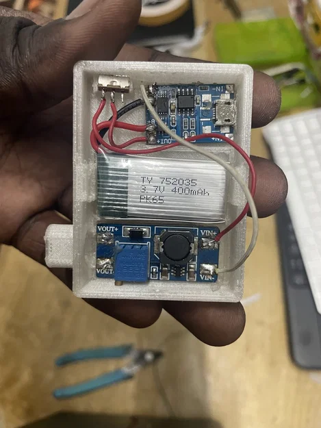 Sạc Dự Phòng Cho Bút Logitech Crayon - Image 3