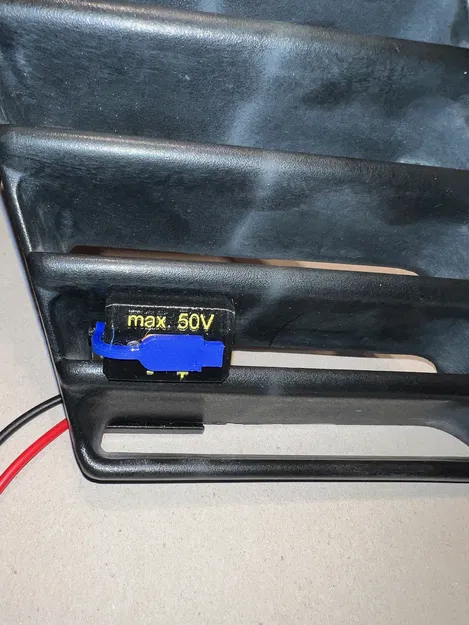 Giá đỡ phích cắm XT60 cho lưới thông gió nạp khí VW T3 - Image 1