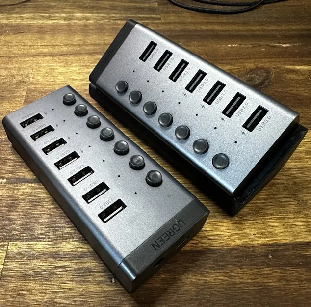 Giá đỡ UGREEN USB Hub 3.0 7 cổng, Gắn bàn góc 40 độ - Image 1