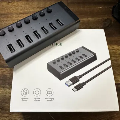 Giá đỡ UGREEN USB Hub 3.0 7 cổng, Gắn bàn góc 40 độ