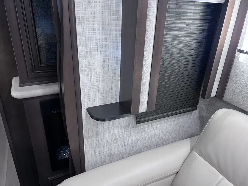 Bệ Đỡ Ly Sofa Newmar New Aire 2021 - Image 2