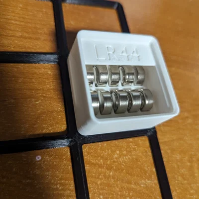 Hộp đựng pin LR44 Gridfinity xếp chồng, 10 ô (1x1x3) có nhãn in nổi