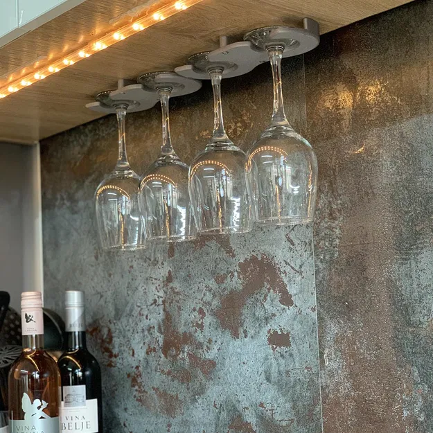 Giá đỡ ly rượu vang "Double Ds" đặt cạnh nhau - Image 1