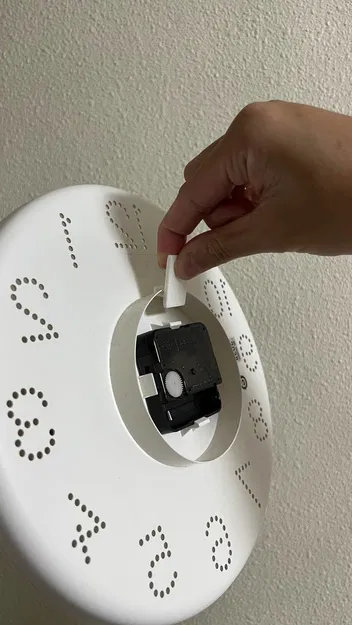 Móc treo đồng hồ IKEA Tromma thân thiện với keo Command - Image 2